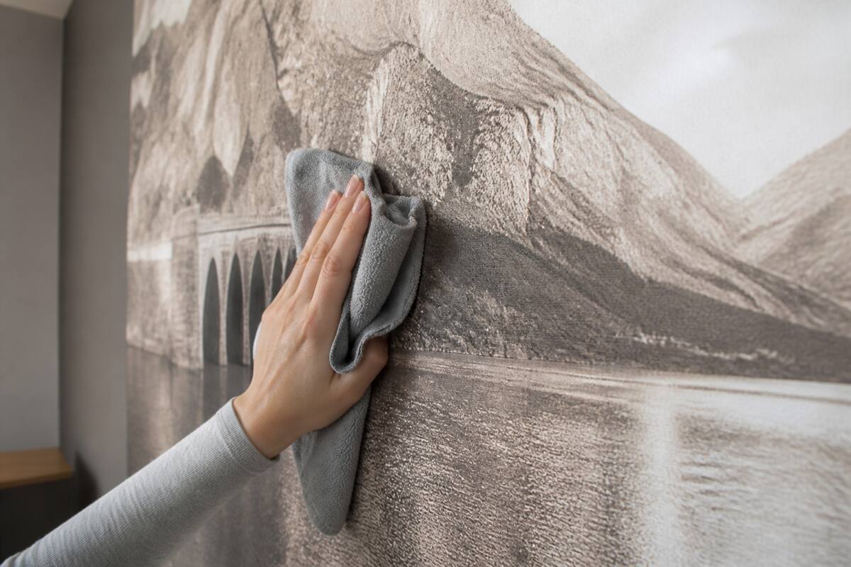 Zacht fotobehang reinigen met een microvezeldoek zonder te schrobben